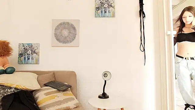 CarolineAikos live sex cam