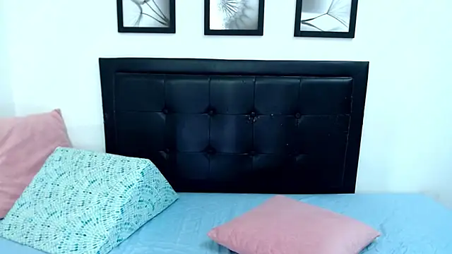 KellyJoness_'s cam snapshot