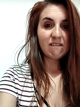 Alyah_1-2's cam snapshot