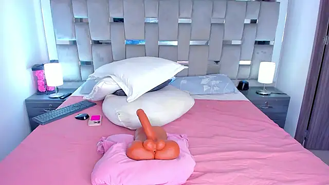 Cammiila live sex cam