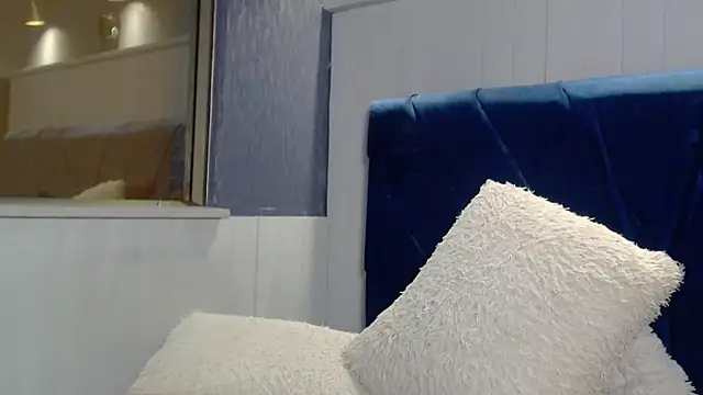 EmilyQueen3x's cam snapshot