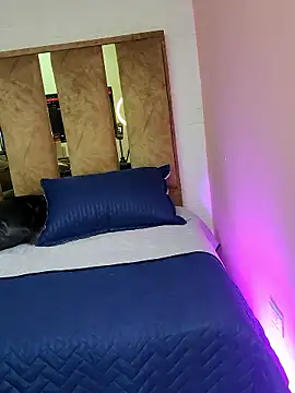 Lauraa_pink12's cam snapshot