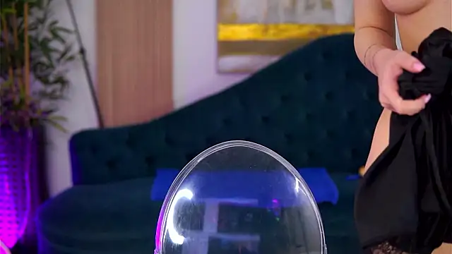 NayaQuinn live sex cam