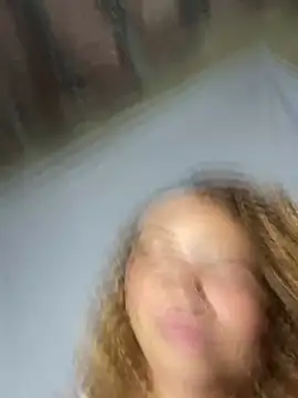 Chloe_Leaozinho's cam snapshot