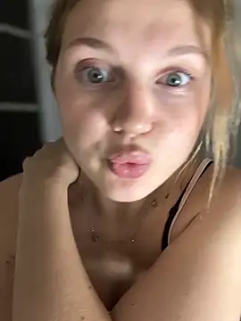 Emaline_Fane's cam snapshot