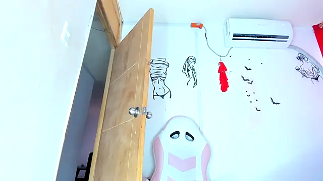 Emily_Coper18's cam snapshot