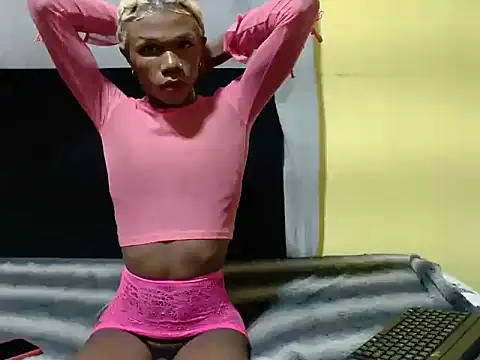 WildHornyTiger18's cam snapshot