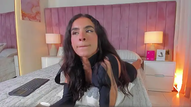 Aleja_arango1's cam snapshot