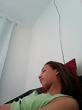 ofjuliaa's cam snapshot