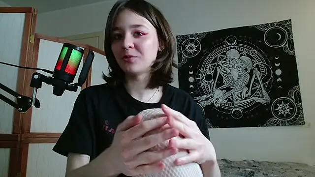 Mysterious_Toy's cam snapshot