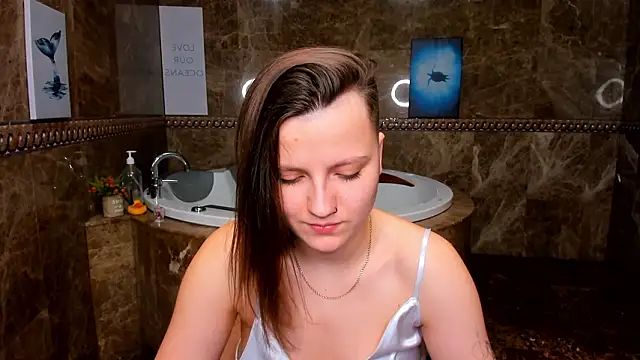 MelindaTin live sex cam