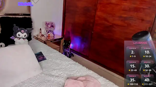 Nikole66_ live sex cam