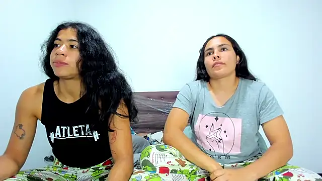 AshleyandCleo's cam snapshot