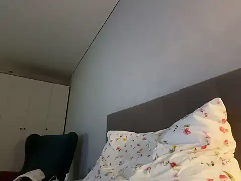 GoldenSexySky's cam snapshot