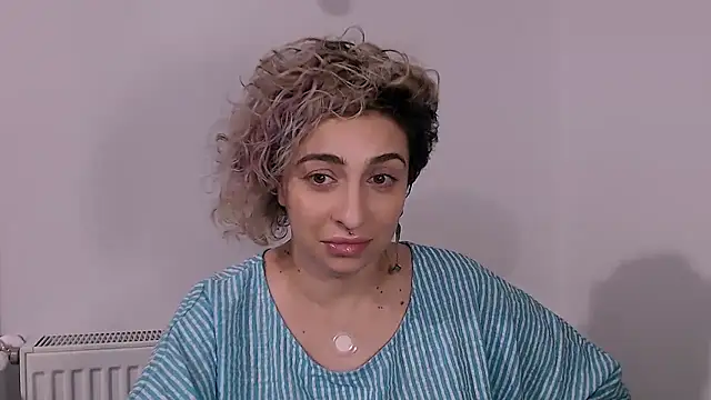 AAARUNY's cam snapshot