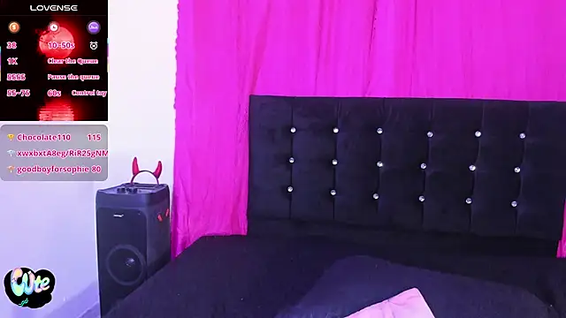 cutenaked_8's cam snapshot