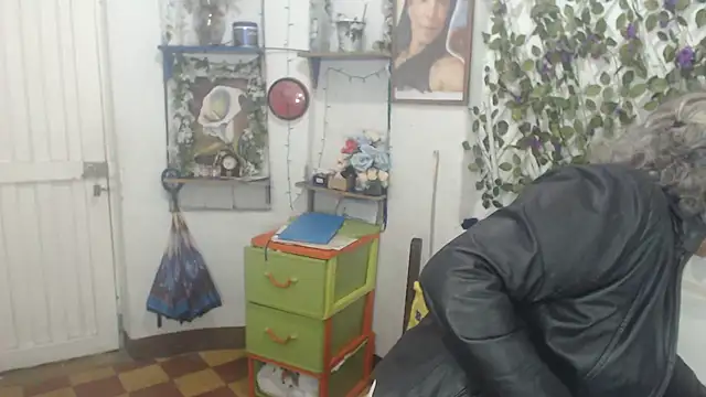 FunnyGrandma's cam snapshot