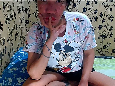 UnBeatableMistress live sex cam