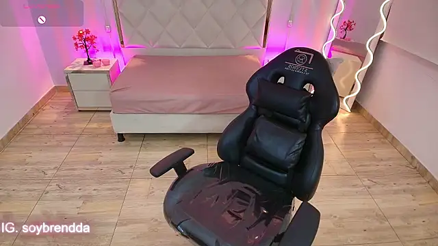 Brendda_tay live sex cam