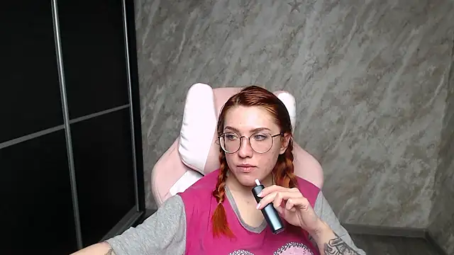 Reginasmilee's cam snapshot