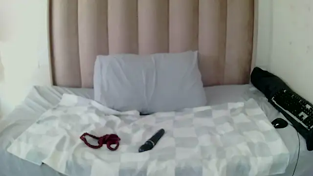 CuteHoney92's cam snapshot