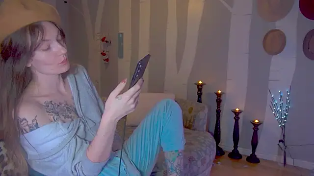 YourFavCanadianMILF's cam snapshot