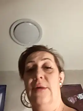 AvaDivaMilf live sex cam