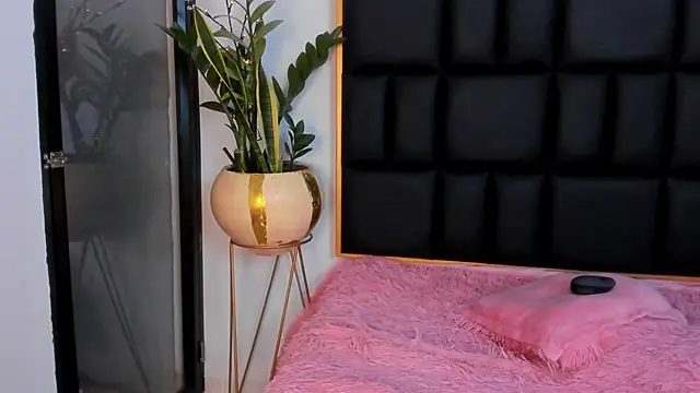 Emma_collins01's cam snapshot