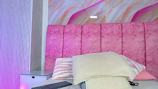 emmacurvy's cam snapshot