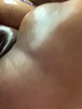 CurvyDesire1's cam snapshot