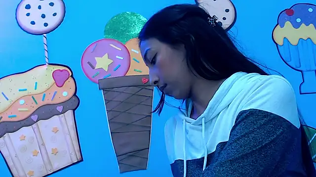 skinnysexzara18 live sex cam