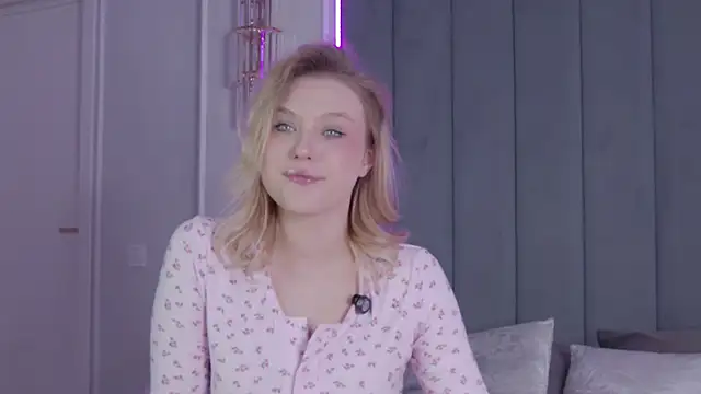 CaitlinSugar live sex cam