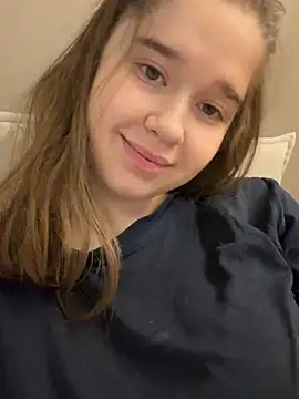 HornyGirlH live sex cam