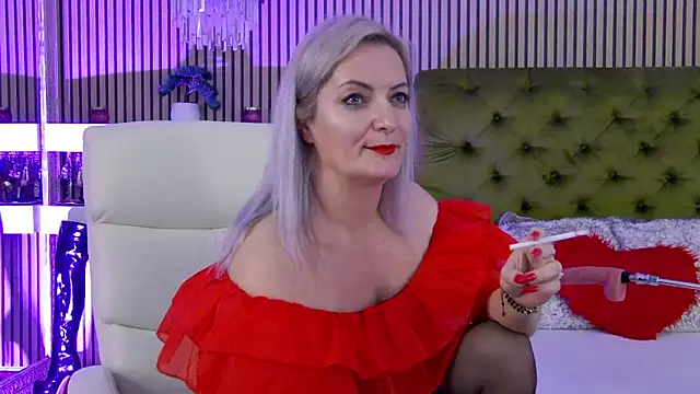 LadyTouch's cam snapshot