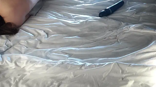 MonetLeitman's cam snapshot