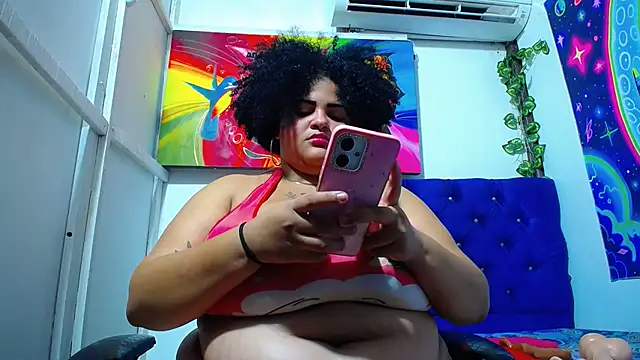 latina_bigboos25's cam snapshot