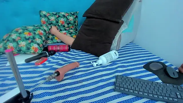 neferet_opal's cam snapshot