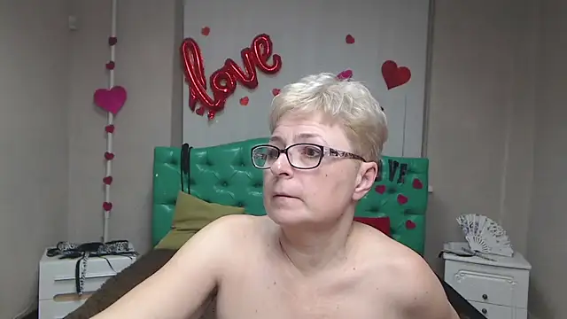 EmiliaGree live sex cam