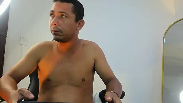 charlotte_dante212's cam snapshot