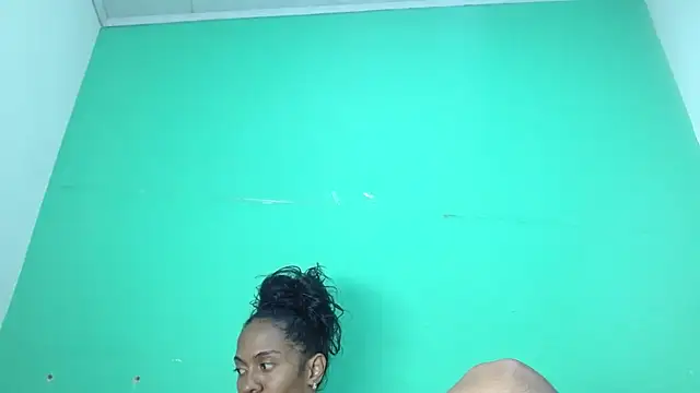 avaleri_cherry's cam snapshot