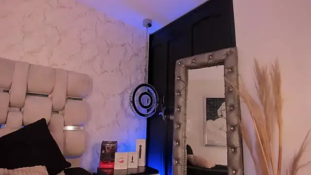 laura_bassi's cam snapshot