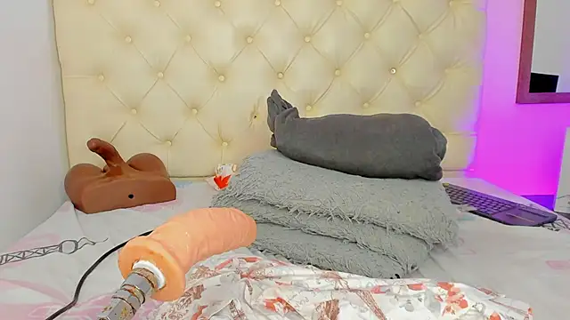 WhitneyWells's cam snapshot