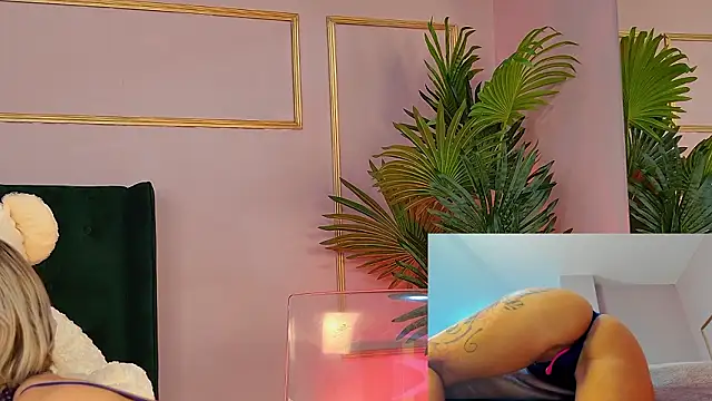 KirraWhite's cam snapshot