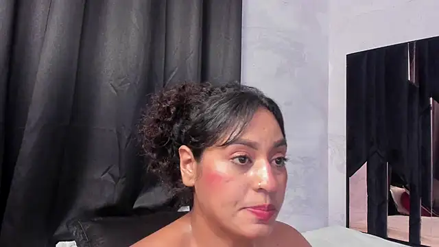 pervert_extrabigboobs's cam snapshot