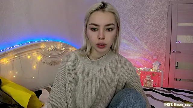 LillyMoure_ live sex cam