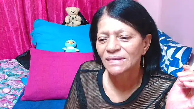 SLUTTYROXY live sex cam