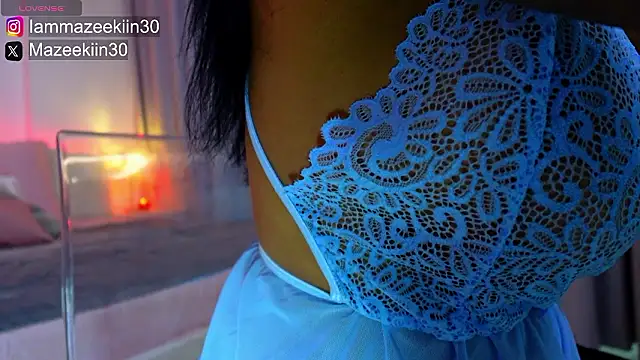 Iammazeekiin30 live sex cam