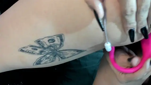 chaymae_nah_'s cam snapshot