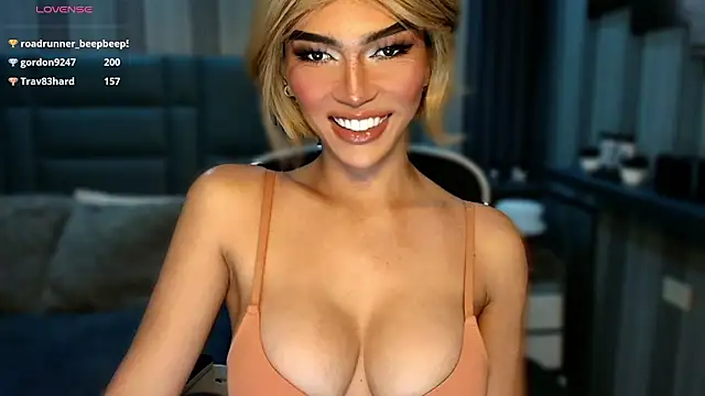 TsWomanofyourdesire_'s cam snapshot