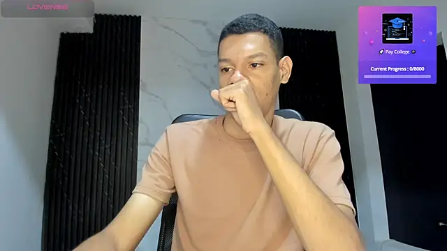 milo_cruz_'s cam snapshot